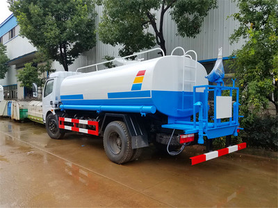 東風5噸灑水車 環(huán)衛(wèi)車輛的卓越選擇